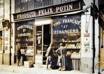 Two French Soldiers and a Boy in Front of the Liquor Store Felix Potin at the Market, Reims, Marne, France